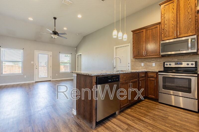120 Navarro Xing - Photo 5 of 31