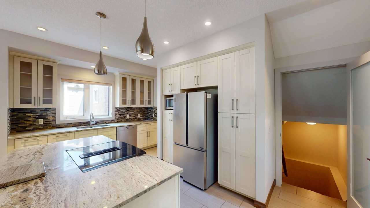 3825 1 St Ne - Photo 2 of 19