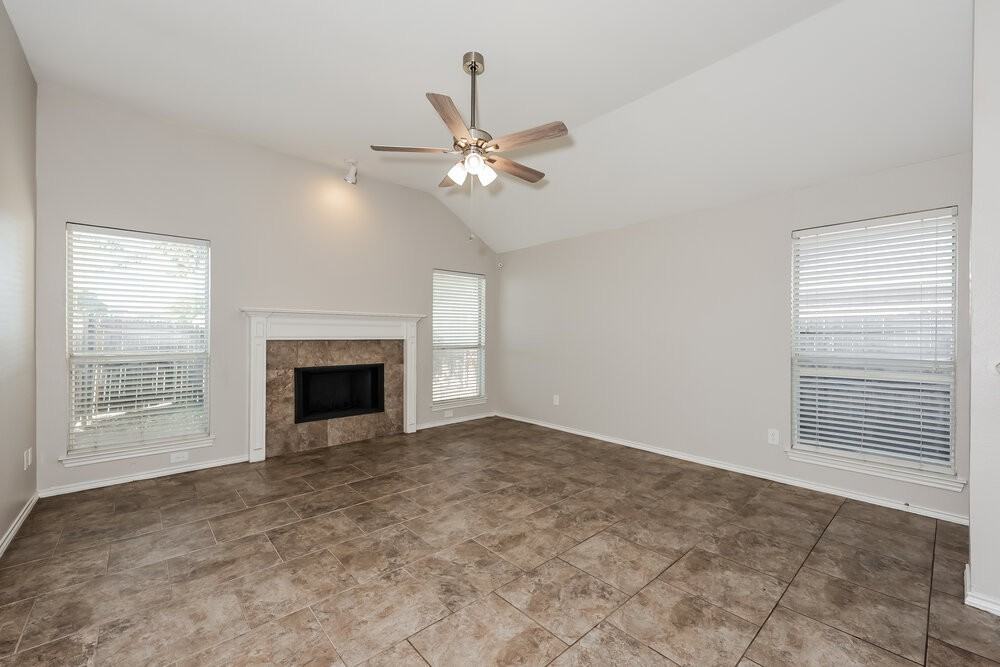 2805 Saint Croix Ave - Photo 3 of 16
