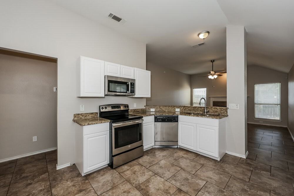 2805 Saint Croix Ave - Photo 7 of 16