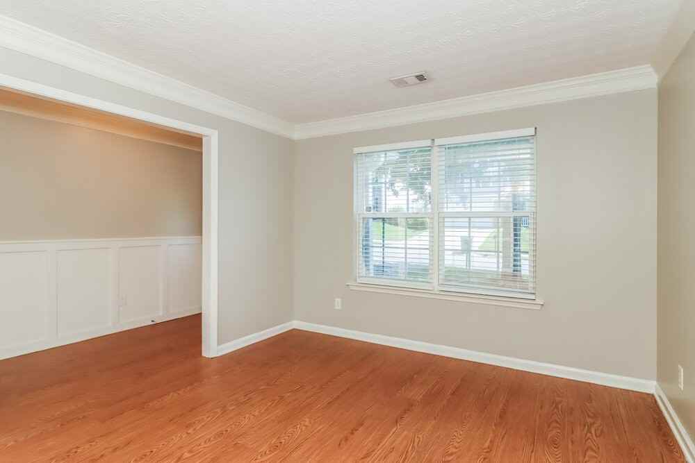 340 Meadows Ln - Photo 5 of 17