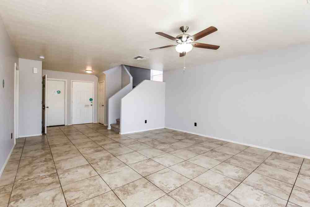 22807 W Gardenia Dr - Photo 4 of 17