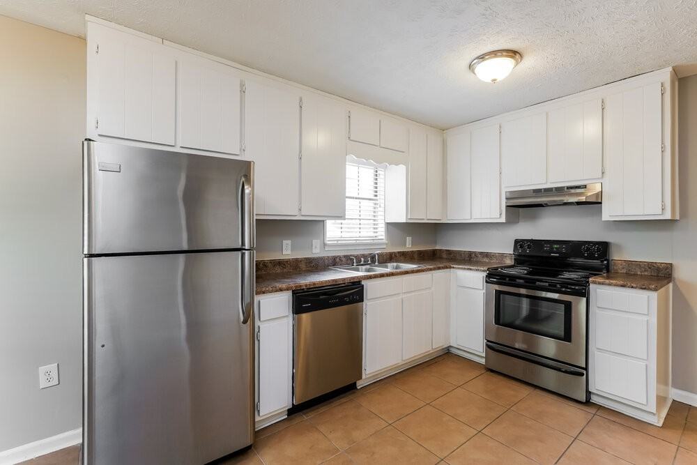8373 Warren Dr - Photo 7 of 15