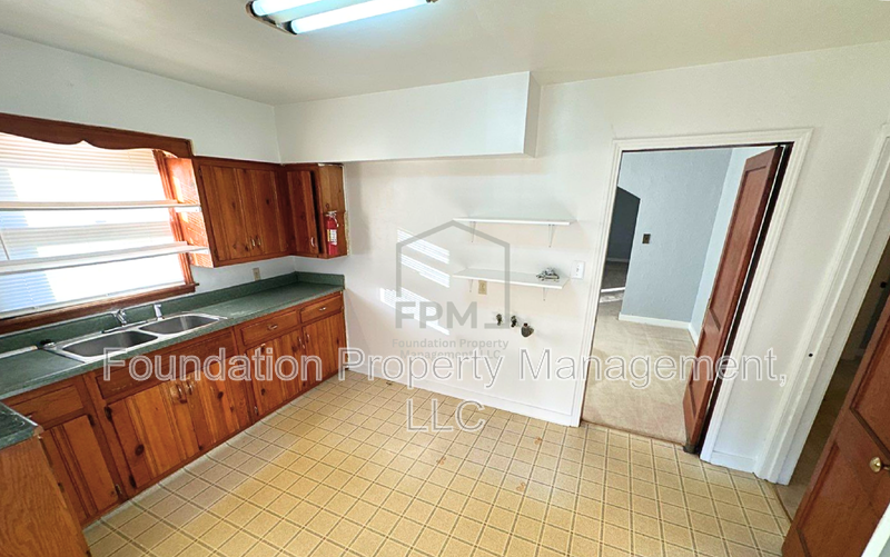 8746 Greenhill Rd - Photo 4 of 15
