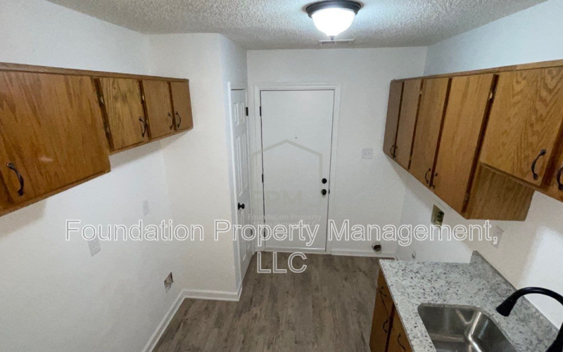2605 Whitman Ave - Photo 3 of 11