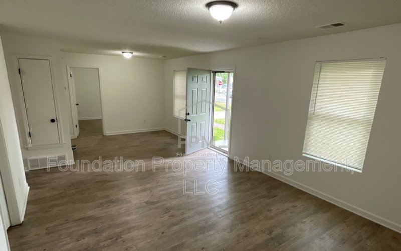 2605 Whitman Ave - Photo 4 of 11