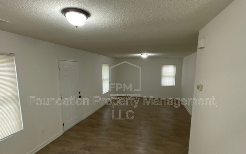 2605 Whitman Ave - Photo 5 of 11