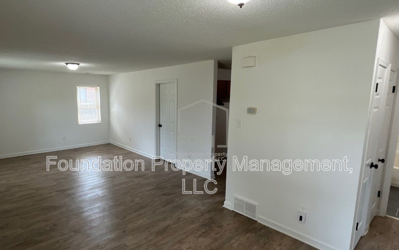 2605 Whitman Ave - Photo 6 of 11
