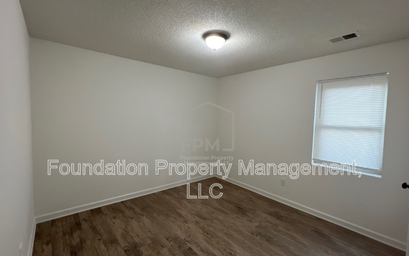 2605 Whitman Ave - Photo 7 of 11