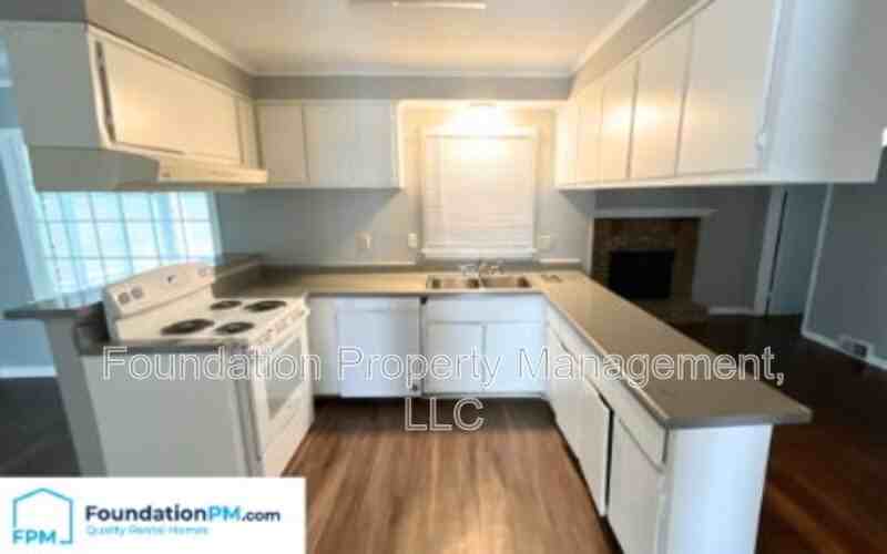 3083 Dothan St - Photo 4 of 10