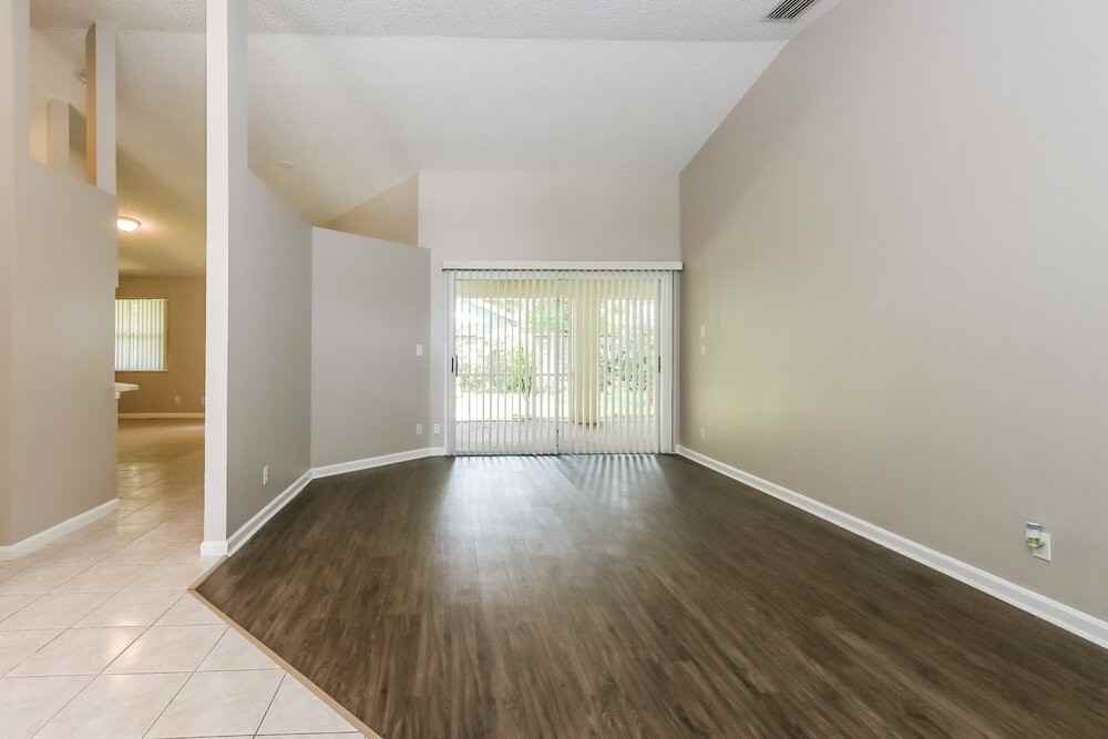 116 Waterway Rd - Photo 5 of 16