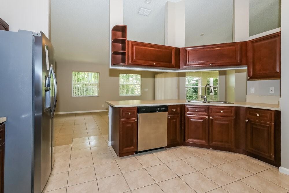 116 Waterway Rd - Photo 6 of 16