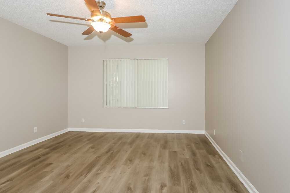 116 Waterway Rd - Photo 7 of 16