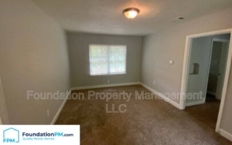 1684 Whitney Ave - Photo 4 of 7