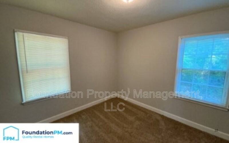 1684 Whitney Ave - Photo 5 of 7