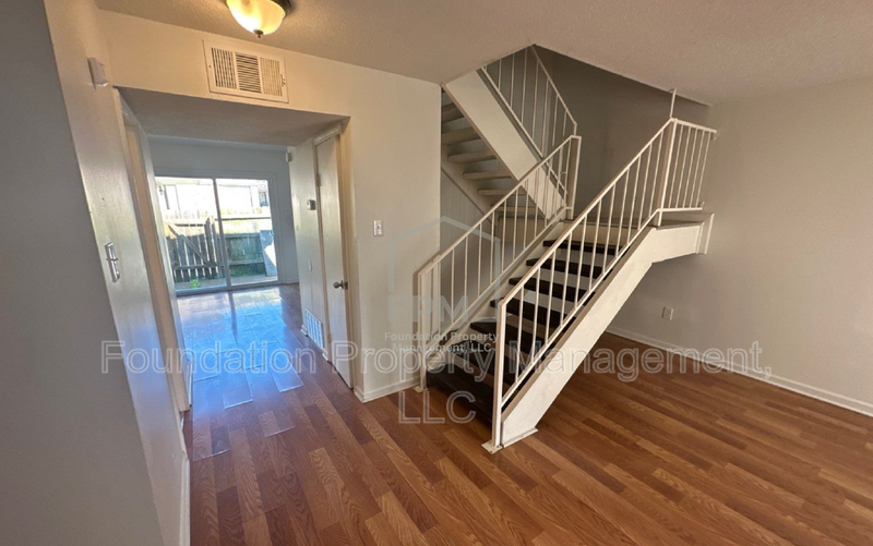 978 University St #1 - Photo 4 of 12