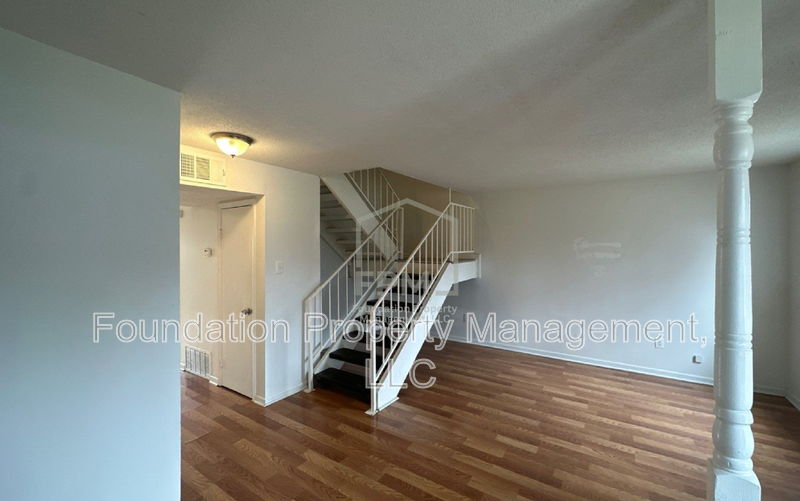 978 University St #1 - Photo 5 of 12