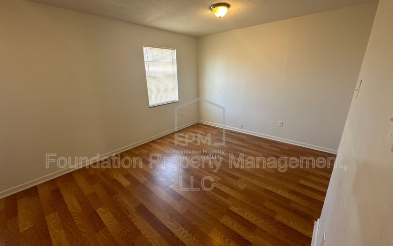 978 University St #1 - Photo 7 of 12