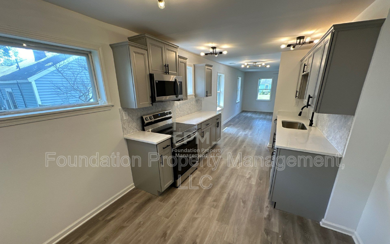 3694 Marion Ave - Photo 3 of 12