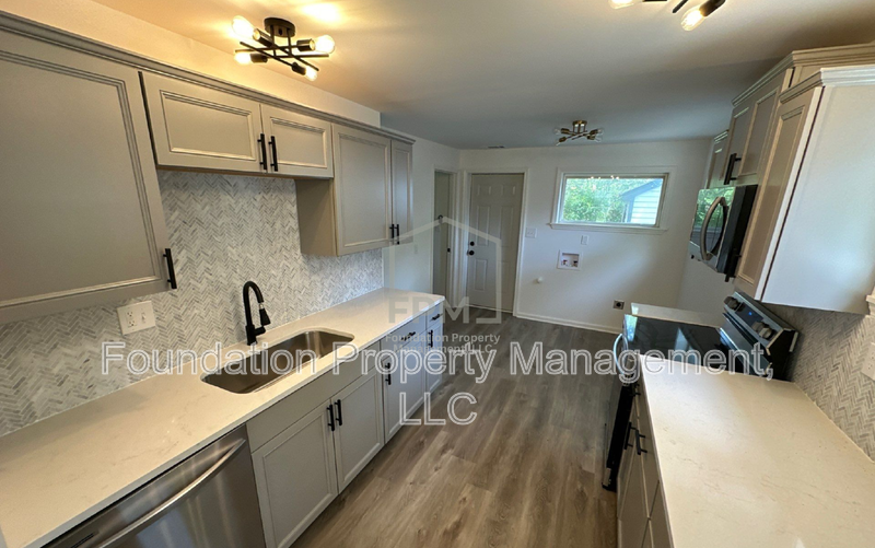 3694 Marion Ave - Photo 4 of 12