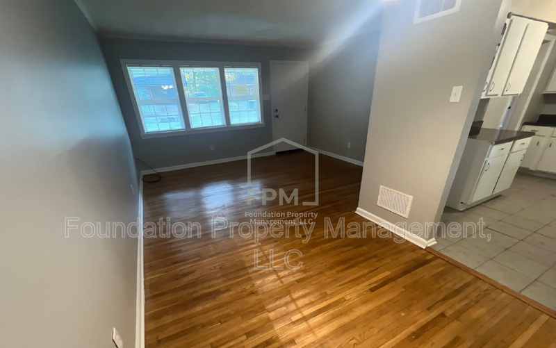 4004 Ridgedale St - Photo 5 of 20