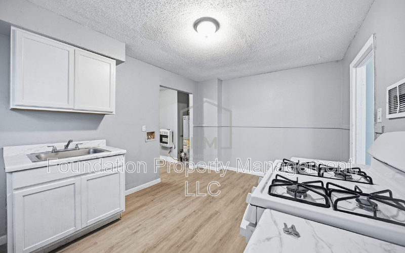 2332 E Warren St - Photo 3 of 10