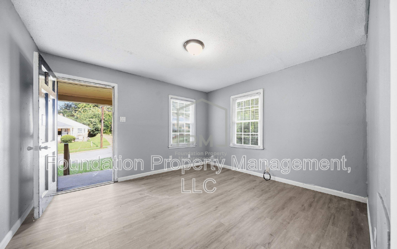 2332 E Warren St - Photo 5 of 10