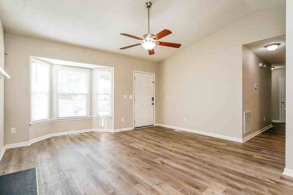 1109 Ujamaa Dr - Photo 4 of 16