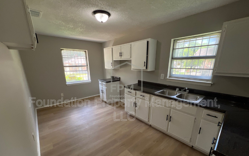 2402 Shasta Ave - Photo 3 of 10