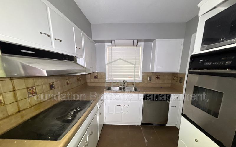 2064 Wellons Ave - Photo 3 of 7