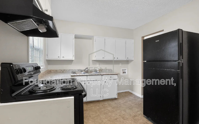 4689 Raleigh Lagrange Rd - Photo 4 of 24