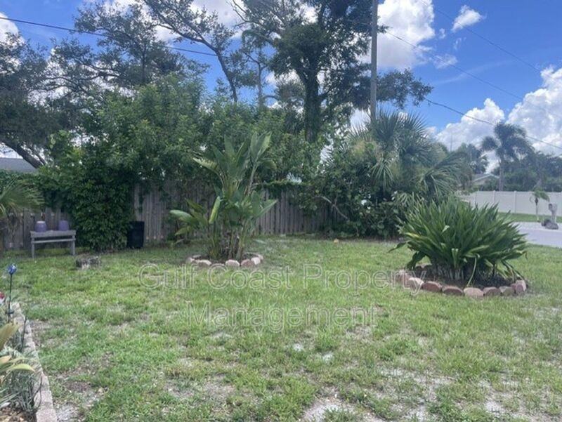 2229 Montclair Dr - Photo 3 of 22