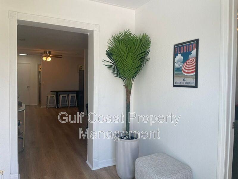 2229 Montclair Dr - Photo 4 of 22