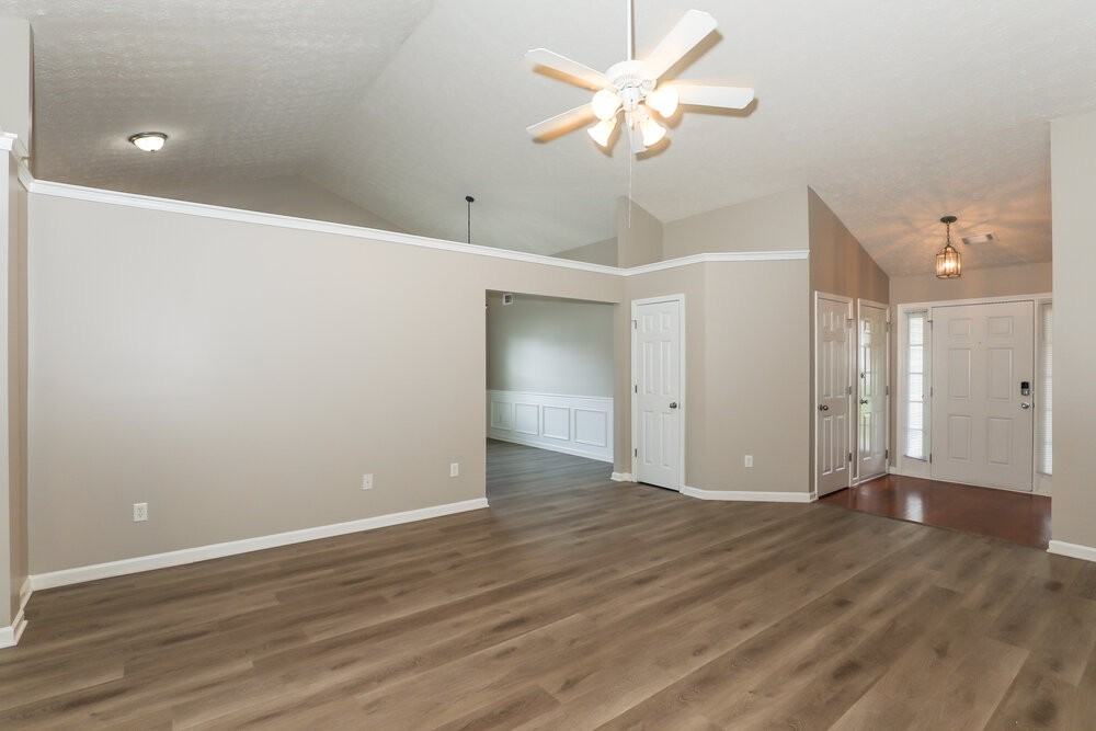 1101 Marsh Ct - Photo 4 of 18