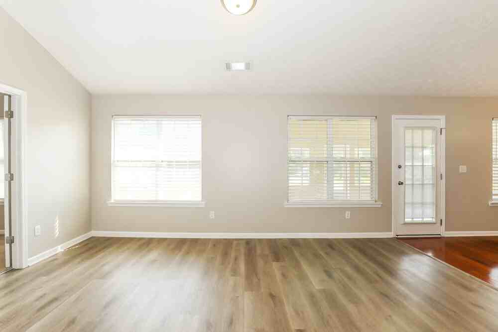 1101 Marsh Ct - Photo 7 of 18
