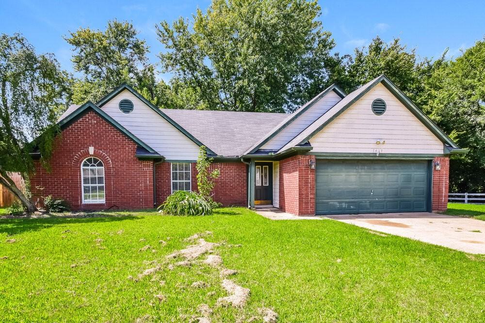 7417 Hunters Hollow Ln - Photo 3 of 16