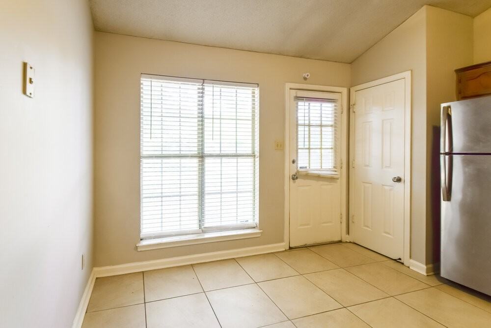 7417 Hunters Hollow Ln - Photo 7 of 16