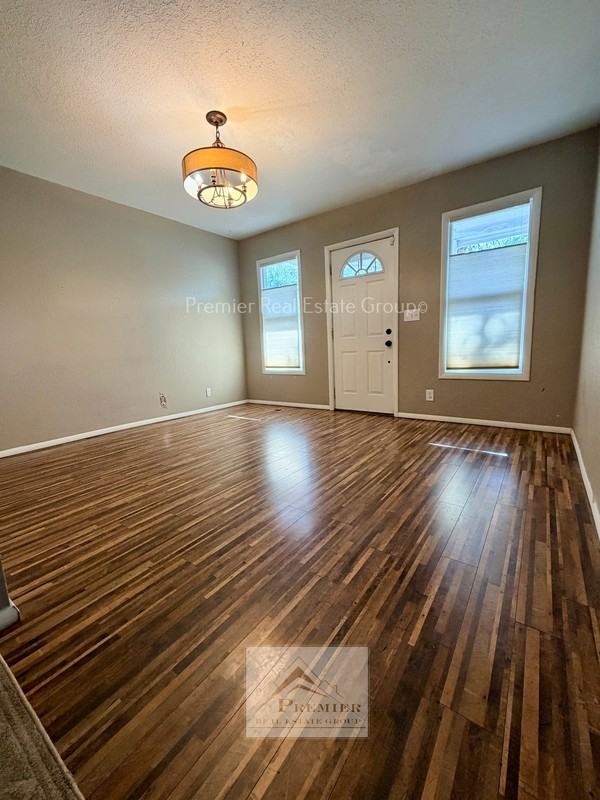 220 Willow St - Photo 3 of 16