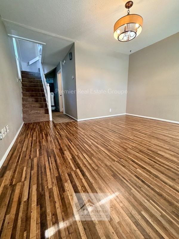 220 Willow St - Photo 4 of 16