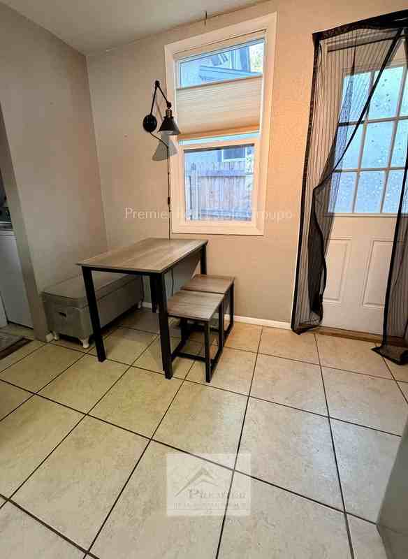 220 Willow St - Photo 7 of 16