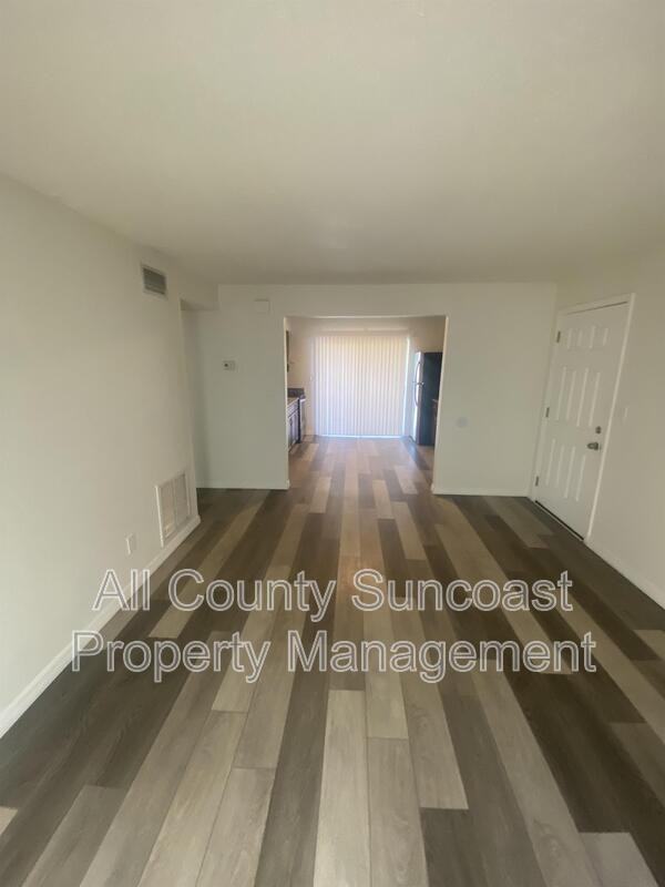 7450 35th St N #1003 - Photo 4 of 12
