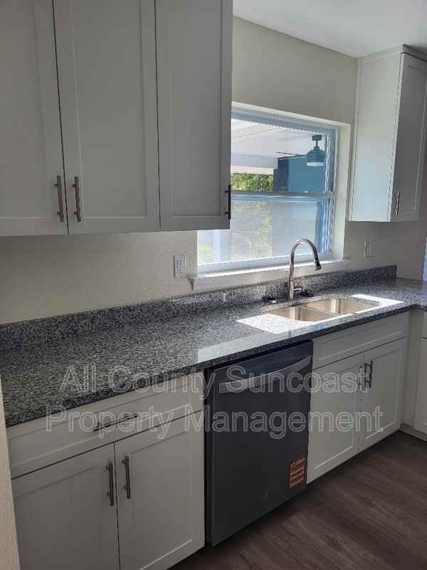 648 16th Ln - Photo 4 of 13
