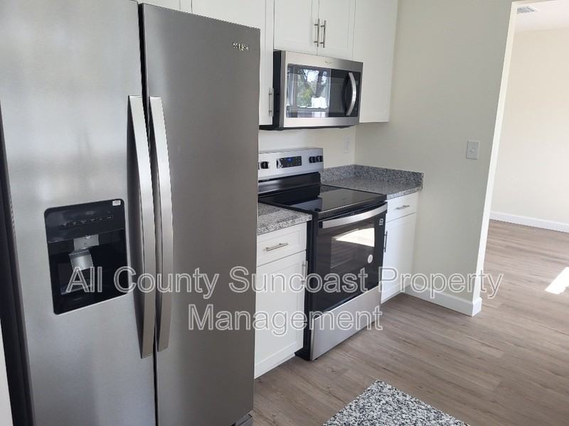 648 16th Ln - Photo 5 of 13