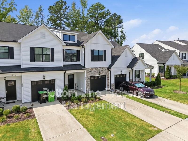 739 Putney Hill Rd - Photo 4 of 44