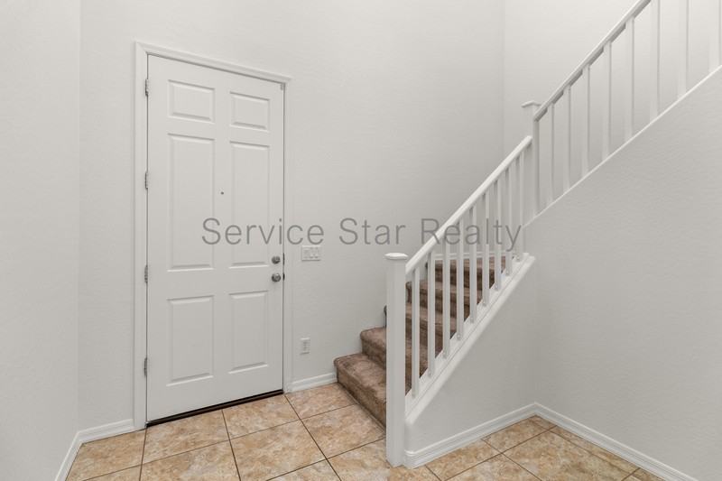 857 E Del Rio St - Photo 4 of 32