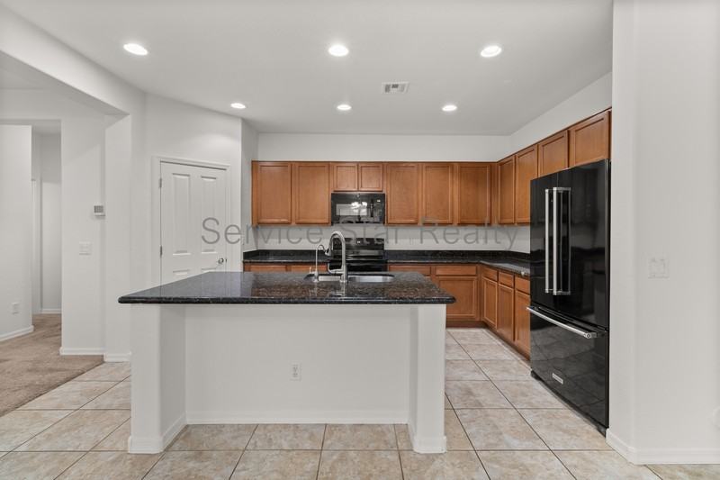 857 E Del Rio St - Photo 7 of 32
