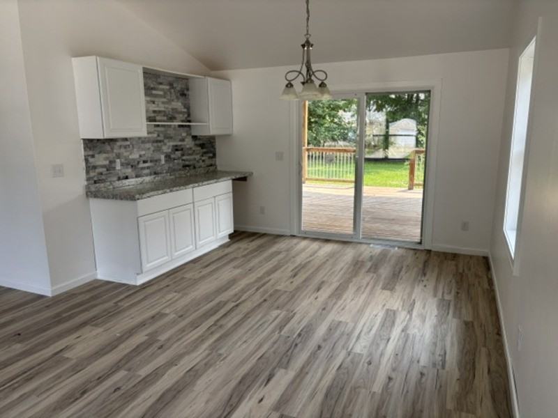2048 Hillview Dr - Photo 2 of 13