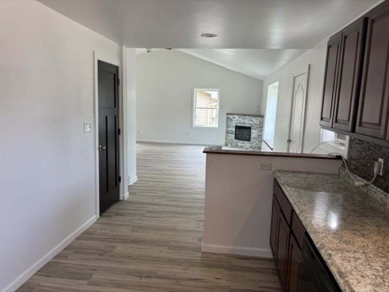 2048 Hillview Dr - Photo 3 of 13