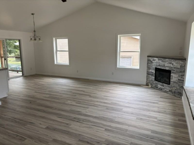 2048 Hillview Dr - Photo 5 of 13