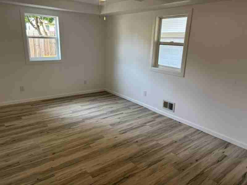 2048 Hillview Dr - Photo 6 of 13